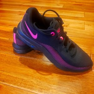 NIKE Max Advantage 2 womens sneaker, size 8.5